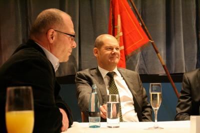 IG BAU-Bezirksvorsitzender  Matthias Maurer, Bürgermeister Olaf Scholz