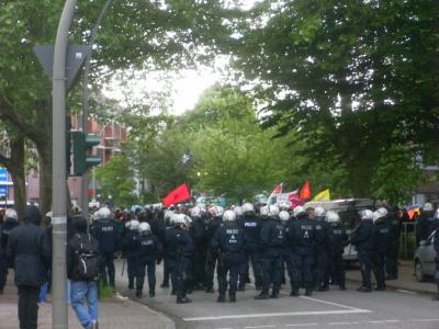 Schon am frühen Morgen die ersten Blockadeversuche ... hier auf dem Wansbeker Königsweg Schon am frühen Morgen die ersten Blockadeversuche ... hier auf dem Wansbeker Königsweg
