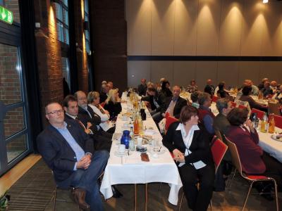 Das Publikum lauscht Bärbel Feltrini, vorne links Matthias Maurer, Regionalleiter André Grundmann und Christoph Burmester, ehemaliges Bundesvorstandsmitglied Das Publikum lauscht Bärbel Feltrini, vorne links Matthias Maurer, Regionalleiter André Grundmann und Christoph Burmester, ehemaliges Bundesvorstandsmitglied