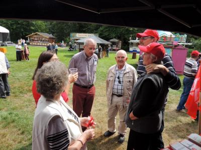 Es wurde eifrig diskutiert, Gruppenbild mit Gerd Hertel Es wurde eifrig diskutiert, Gruppenbild mit Gerd Hertel