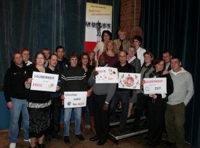 Sauberkeit hat ihren Preis: Gebäudereiniger stimmen sich auf ihre Tarifrunde ein. Sauberkeit hat ihren Preis: Gebäudereiniger stimmen sich auf ihre Tarifrunde ein.