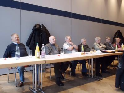 Die Riege der "Ehemaligen" - frühere haupt- und ehrenamtliche Funktionäre auf dem Bezirksverbandstag. Die Riege der "Ehemaligen" - frühere haupt- und ehrenamtliche Funktionäre auf dem Bezirksverbandstag.