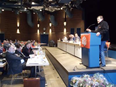 Werner Koch (Betriebsgruppe PREUSSE) kritisiert die Betriebsräte-Politik des Bundesvorstands Werner Koch (Betriebsgruppe PREUSSE) kritisiert die Betriebsräte-Politik des Bundesvorstands