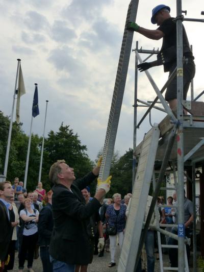 Jan van Aken beim Gerüstbau Jan van Aken beim Gerüstbau