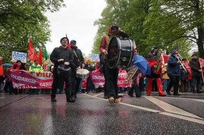 Von Ohlsdorf aus zogen die TeilnehmerInnen dann über die Fuhlsbüttler Straße nach Barmbek.