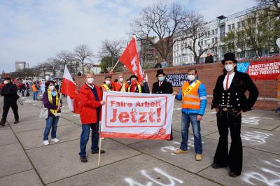 Reiner Hoffmann mit Kolleg*innen der IG BAU. Reiner Hoffmann mit Kolleg*innen der IG BAU.