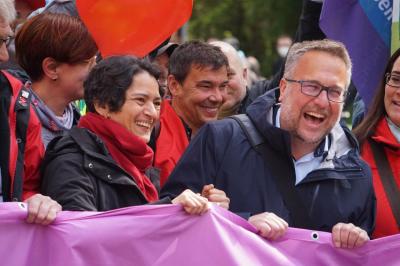 Tanja Chawla und Carsten Burckhardt, lachend.