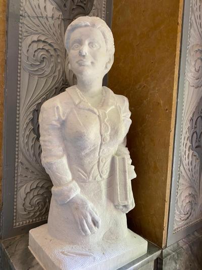 Eine der Statuen im Bundeshaus.