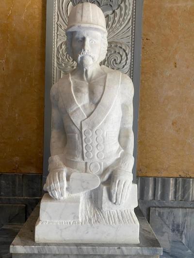 Eine der Statuen im Bundeshaus.