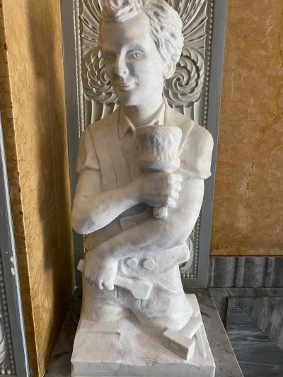 Eine der Statuen im Bundeshaus.