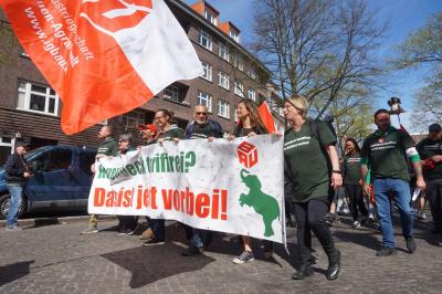 Hagenbeck-Beschäftigte auf der Hamburger Mai-Demo
