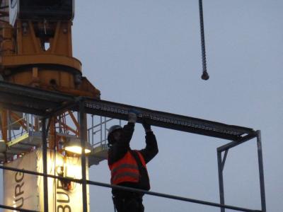 Gerüstbauer in Aktion: höhere Mindestlöhne´vereinbart (Foto: Harning).