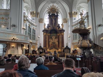 Gottesdienst unter dem Motto "Lass Dich nicht verbrennen" Gottesdienst unter dem Motto "Lass Dich nicht verbrennen"