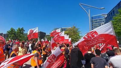 Streikversammlung am vergangenen Mittwoch (Foto: IG BAU). Streikversammlung am vergangenen Mittwoch (Foto: IG BAU).