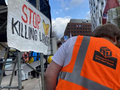 Stop Killing Workers! (Foto: Harning). Stop Killing Workers! (Foto: Harning).